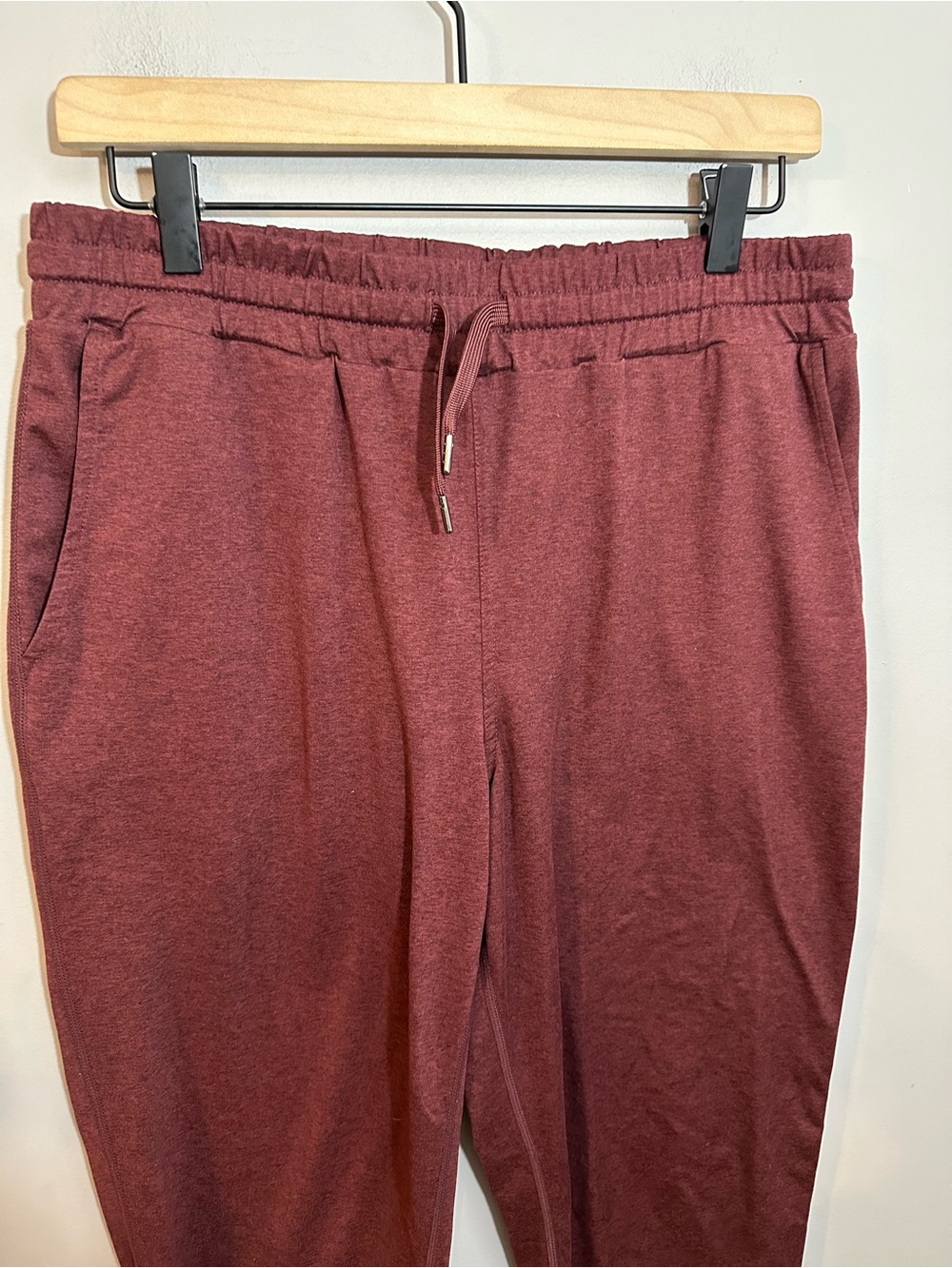 Quince Joggers Brick Red/Maroon Color, Size Medium - Picture 4 of 9